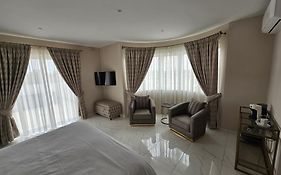 100 Boutique Living
