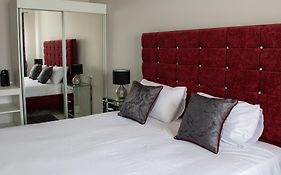 100 Boutique Living